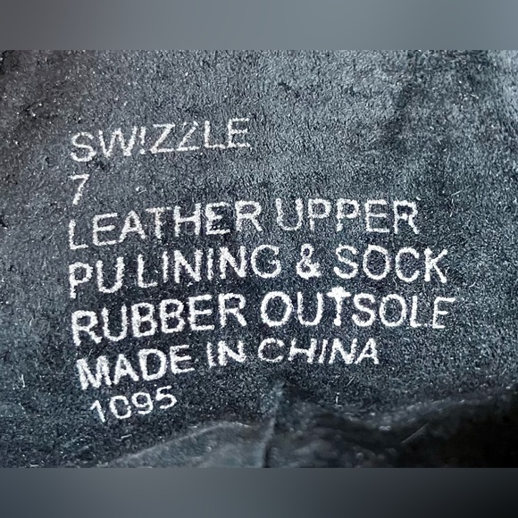 EUC STEVE MADDEN Swizzle Suede Pom Pom Gladiator Sandals Size 7M Black Worn 1x! - Picture 4 of 14